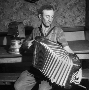 AM 09 Breteau - 1962 Accordéon à la ferme 60x80